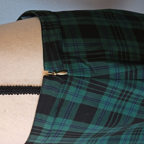 DRAPER JAMES Ruffled Hem Skirt Blackwatch Plaid in Ever Green Tartan Sz 8 Xmas - Picture 3 of 8